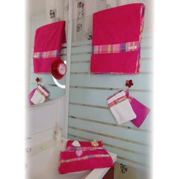Lot de serviettes et un gant de toilette "Bombarde" éponge fuchsia Fait main