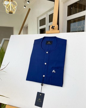 Un caftan sur mesure pour homme bleu marine