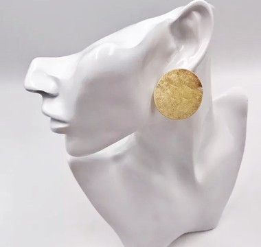 Beautiful pair of round earrings