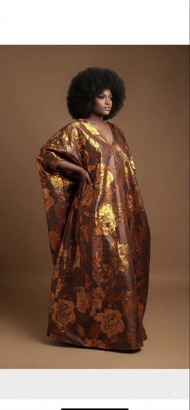 Caftan en brocart floral marron et doré