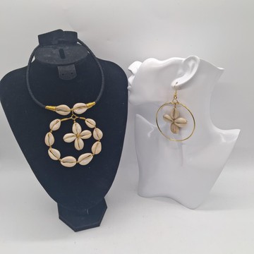 Ensemble collier et boucles d’oreilles en coquillages cauris, bijoux africains imposants en laiton, ras-du-cou bohème tribal fait main