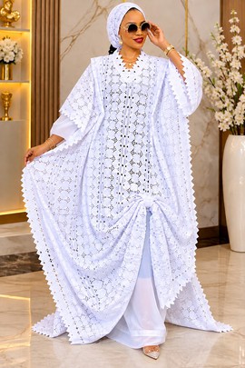 Boubou élégant en dentelle blanche avec foulard assorti