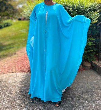 Robe longue kaftan oversize en mousseline de soie transparente bleue et blanche
