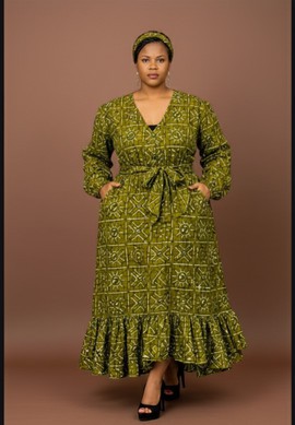 Élégante robe longue verte à volants
