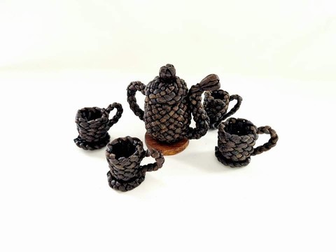 Décoration/Art Vanille bourbon tressée -cafetière et ses 4 tasses/ Madagascar/ Collection VAVASAHA