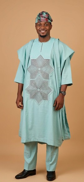 Costume sénateur bleu roi avec détail géométrique sur la poche poitrine