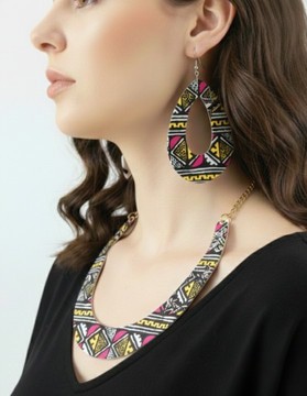 Ensemble Bijoux "Graphique Chic" – Collier et Boucles d’Oreilles Motif Tribal rose