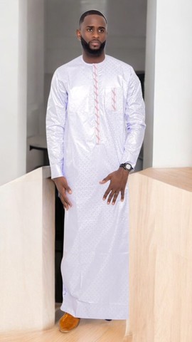 ELHADJ est une tenue en getzner très élégante.