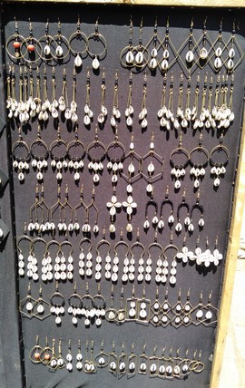 Boucles d'oreilles coquillages cauris, boucles d'oreilles Afrique, boucles d'oreilles en gros, boucles d'oreilles en laiton
