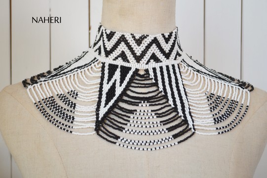 Collier ras de cou en perles africaines bijoux collier noir et blanc