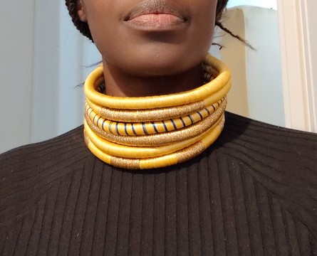Collier Ras De Cou Artisanal En Os Teinté - Style Ethnique Guimauve - Création Unique