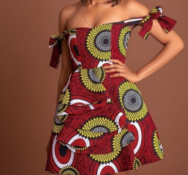Robe mini épaules dénudées