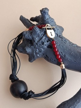 "Ebony black". Choker - ebony bead and 100% cotton fastening thread