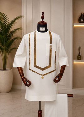 Tenue traditionnelle blanche pour homme avec broderie marbrée brun doré – Ensemble haut de sénateur à manches courtes et pantalon