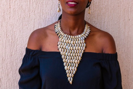Collier de coquille de cauris perlé africain, collier tribal africain, collier élégant, collier Boho