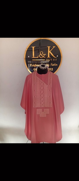 Ensemble complet traditionnel d’agbada pour homme avec broderie