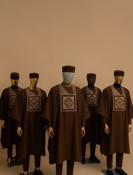 Ensemble Agbada marron royal africain pour garçons d’honneur avec broderie géométrique sur la poitrine
