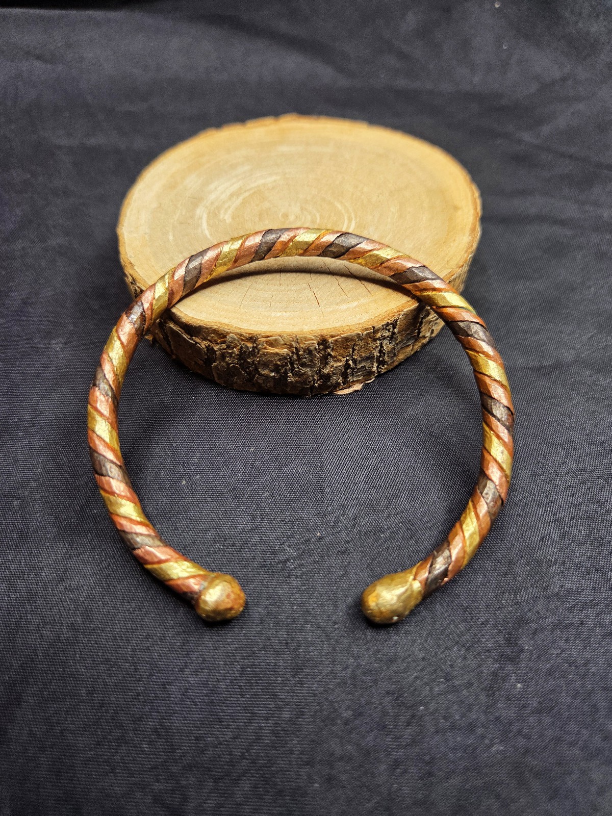 Bracelet Africain rouge jaune vert cuir perles du Mali Rasta