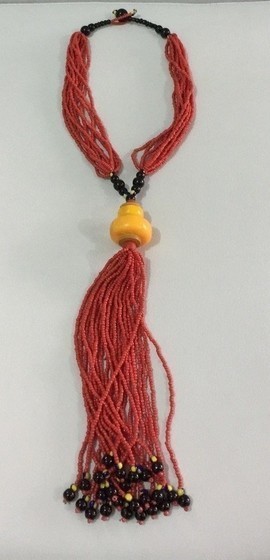 Necklace woman in pearl