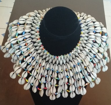 Coquillage cauris, collier africain, coquillage naturel, collier de perles