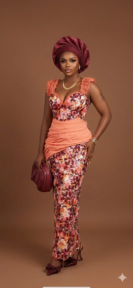 Robe bustier à sequins et motifs floraux pour femme