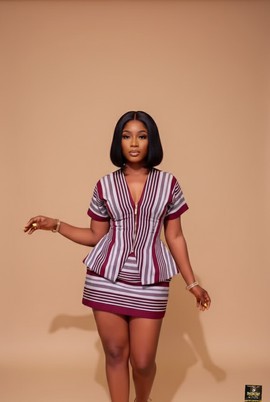 Ensemble deux pièces mini avec haut péplum en aso-oke
