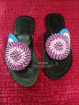 Sandales pour femmes africaines, sandales Massaï, sandales d'été, sandales en cuir perlé, chaussures pour femmes