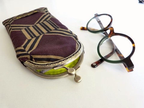 RETRO GLASSES CASE n°6 - Wax Practical Large Vintage Clasp Women's Sunglasses View Fleece