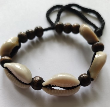 Cowrie bracelet and wooden beads