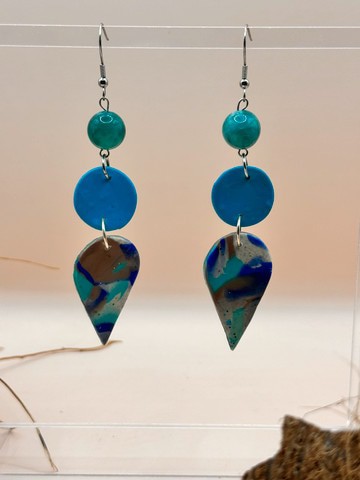 WILD24-06 : Boucles d'oreilles pendantes camaïeu bleu