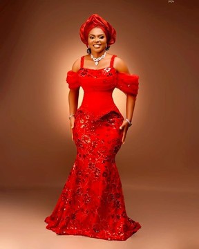 Robe sirène à sequins avec corset et structure aux épaules