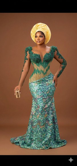 Robe corset en dentelle ornée pour femme