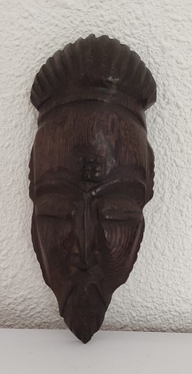 Statuette - wooden sculpture in the shape of an African mask