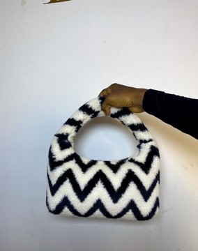 Sac à main duveteux tendance à motif zigzag