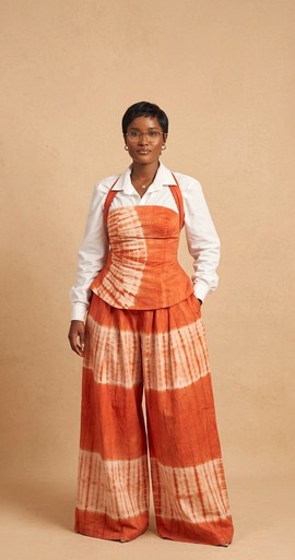 Ensemble pantalon tie-dye orange – haut corset africain et pantalon à jambes larges