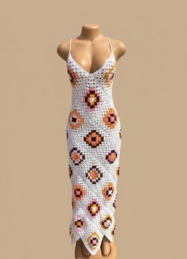Robe longue carrée au crochet, style bohème