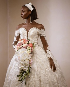 La robe de bal de mariée en dentelle ornée « Medusa »
