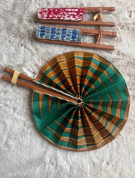 Trio d'éventails pliants africains élégants - Motifs en cire uniques - Ensemble fait main