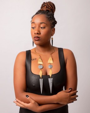 Sautoir ras du cou bronze «Phena»