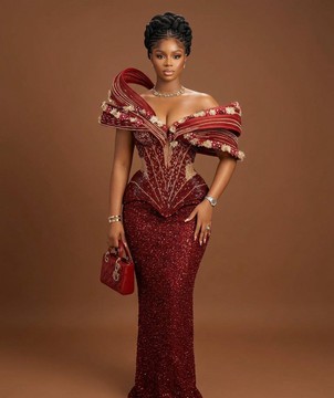Robe longue de luxe bustier à sequins avec une veste à manches bouffantes spectaculaire