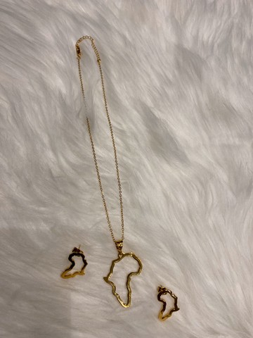 Necklace set with pendant and earrings