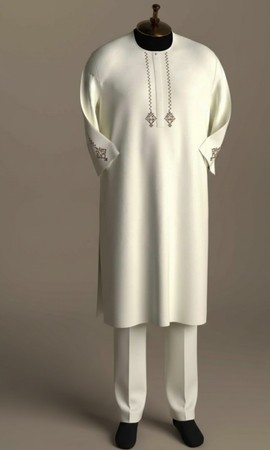 Tunique-kaftan traditionnelle élégante blanc cassé