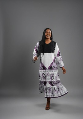 Robe mi-longue en Wax et dentelle – Élégance et fluidité