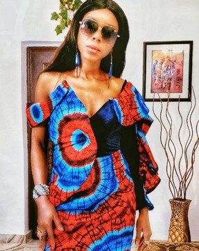 Élégante femme africaine imprimés africains robe mi-longue pour les mariages/occasions spéciales