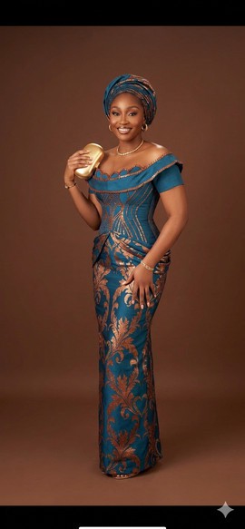 Robe Aso Ebi en brocart bleu sarcelle et bronze, épaules dénudées