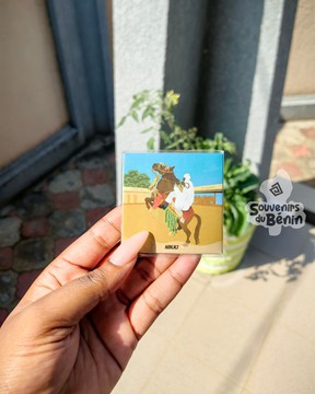 Tinplate Magnet  « La Gaani à Nikki » avec motif  - Décoration idéale pour réfrigérateur