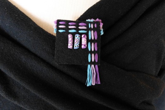PROMO- EMBROIDERED BROOCH n°3 - Unique piece Woman Polymer clay Felt brooch Embroidery Handmade bead
