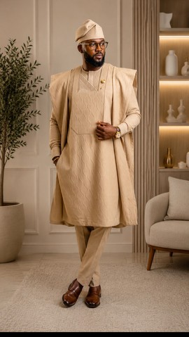 Agbada beige pour homme avec plastron brodé – Ensemble traditionnel nigérian trois pièces