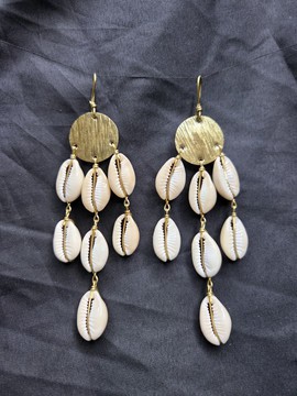 Boucles d'oreilles en bronze et cauris