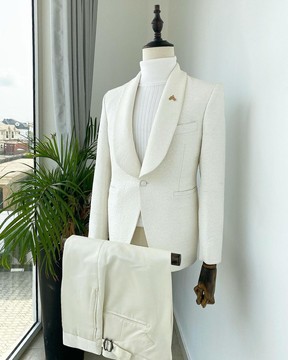 A ivory dispersed unequal pattern shawl lapel jacquard suit
